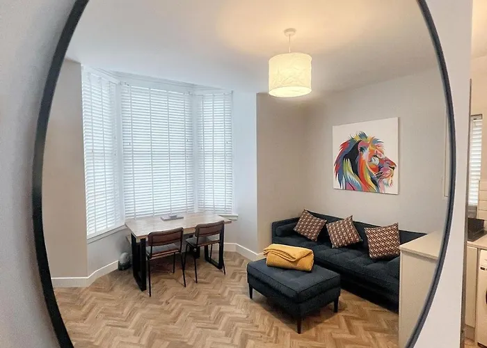 Merton Place, Southsea Apartment With Parking