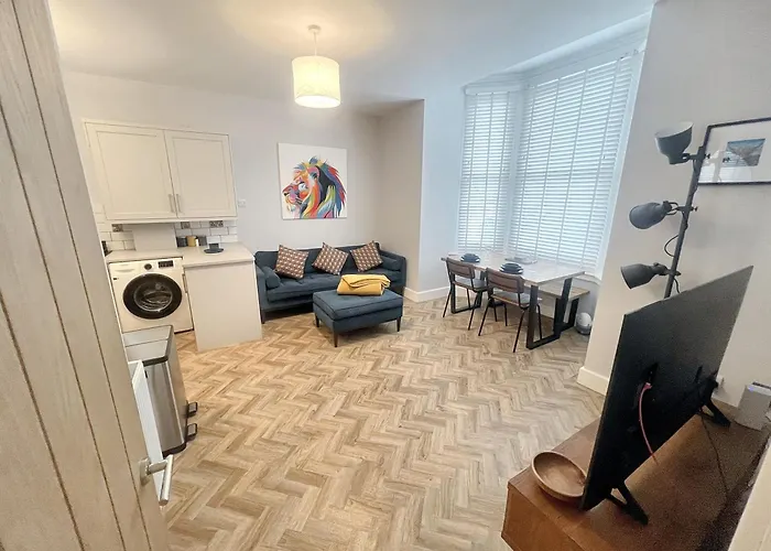 Merton Place, Southsea Apartment With Parking